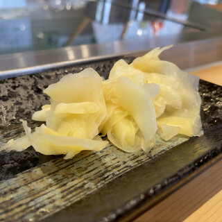 寿司安 - ガリ 食感から甘さと酸味が後味でこみあげてきました。