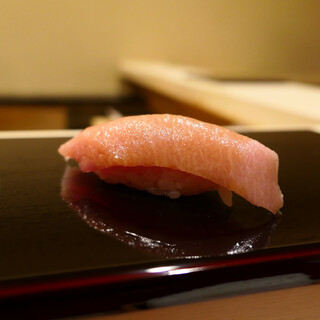 Kinmedai 金目鯛 The golden-eye snapper - Sushi JIRO 鮨 次郎